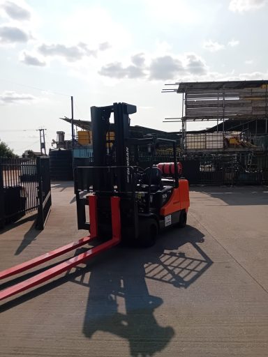 FORKLIFT 3 TON LIFT WITH EXTENDED FORKS